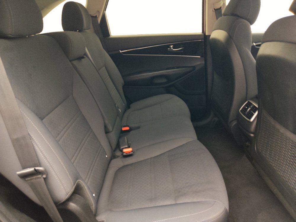 Used 2017 Kia Sorento FWD image 19
