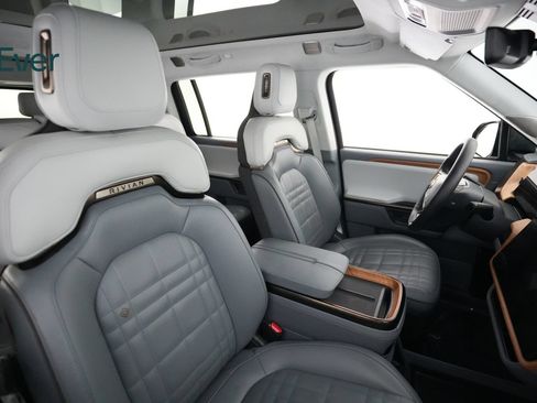 Used 2025 Rivian R1S Premium Dual AWD/4WD image 23