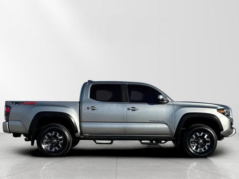 Used 2022 Toyota Tacoma TRD Off-Road w/ Technology Package image 2