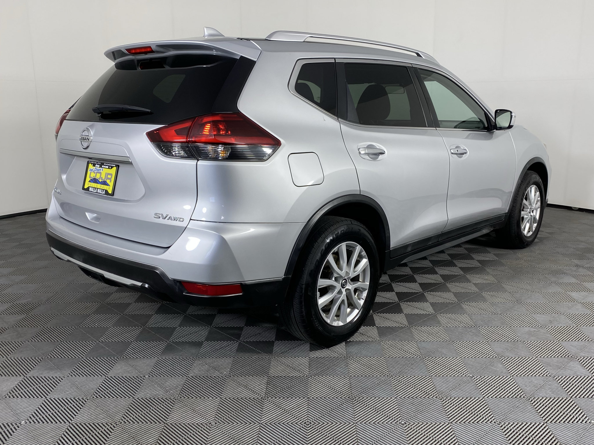 Used 2018 Nissan Rogue SV AWD/4WD image 9