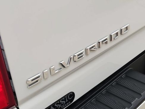 Used 2024 Chevrolet Silverado 2500 LT AWD/4WD image 9