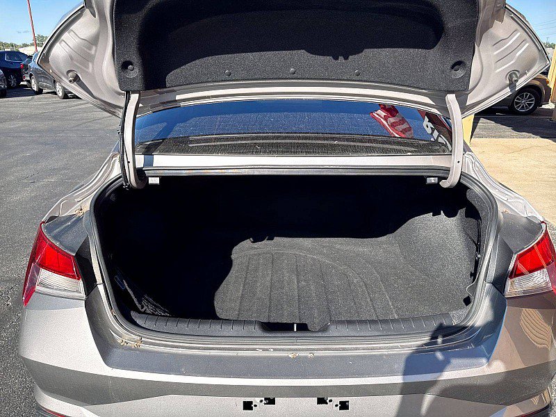Used 2023 Hyundai Elantra SEL FWD image 17