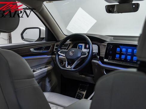 Used 2024 Volkswagen Atlas SEL Premium R-Line image 47