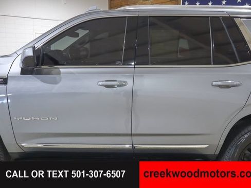 Used 2023 GMC Yukon SLT AWD/4WD image 8