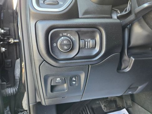 Used 2023 RAM 1500 Laramie AWD/4WD image 17