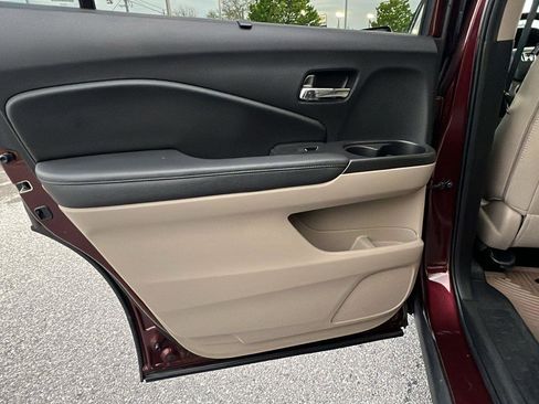 Used 2022 Honda Pilot Touring image 18