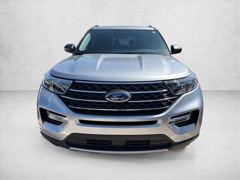 Used 2023 Ford Explorer XLT w/ Equipment Group 202A AWD/4WD image 2