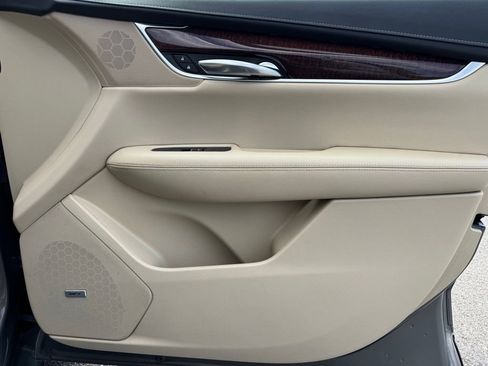 Used 2017 Cadillac XT5 Luxury w/ Driver Awareness Package AWD/4WD image 26