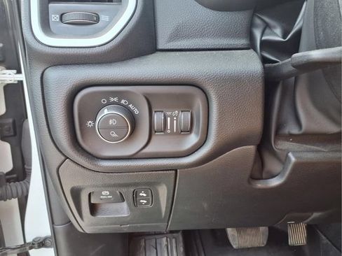 Used 2025 RAM 1500 Big Horn AWD/4WD image 32