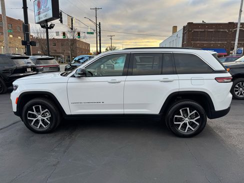 Used 2024 Jeep Grand Cherokee Limited w/ Luxury Tech Group II image 8