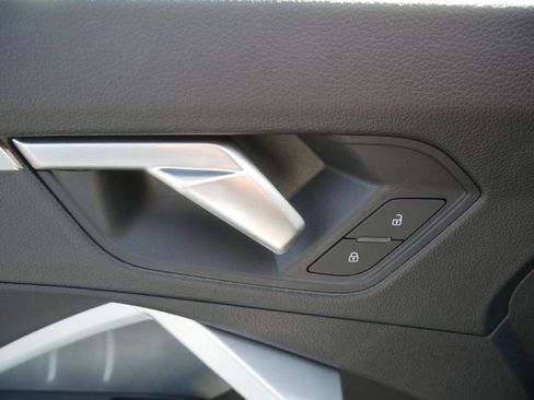 Used 2025 Audi Q3 2.0T Premium image 17