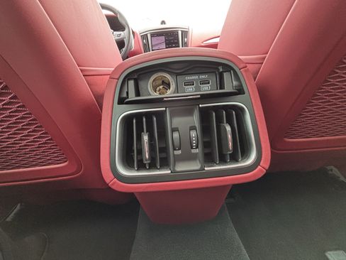 Used 2023 Maserati Levante Modena AWD/4WD image 38