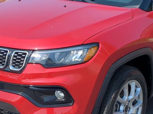 Used 2025 Jeep Compass Limited AWD/4WD image 10