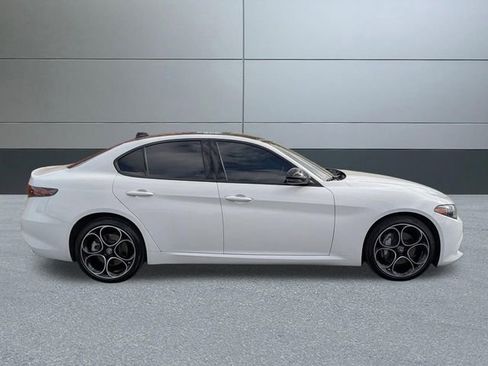 Used 2025 Alfa Romeo Giulia AWD image 7