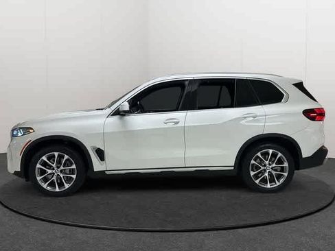 Used 2024 BMW X5 xDrive40i w/ Premium Package AWD/4WD image 3