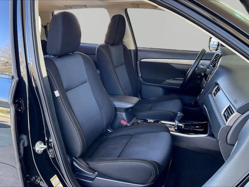 Used 2017 Mitsubishi Outlander SE AWD/4WD image 28