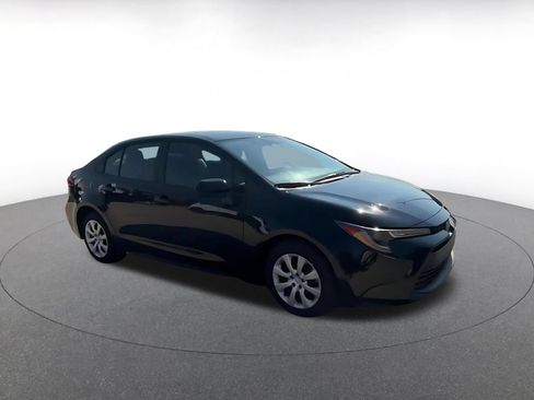 Used 2025 Toyota Corolla LE FWD image 2