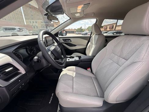 Certified 2025 Nissan Rogue SV FWD image 12