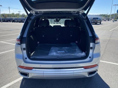 New 2025 Jeep Grand Cherokee Summit image 7