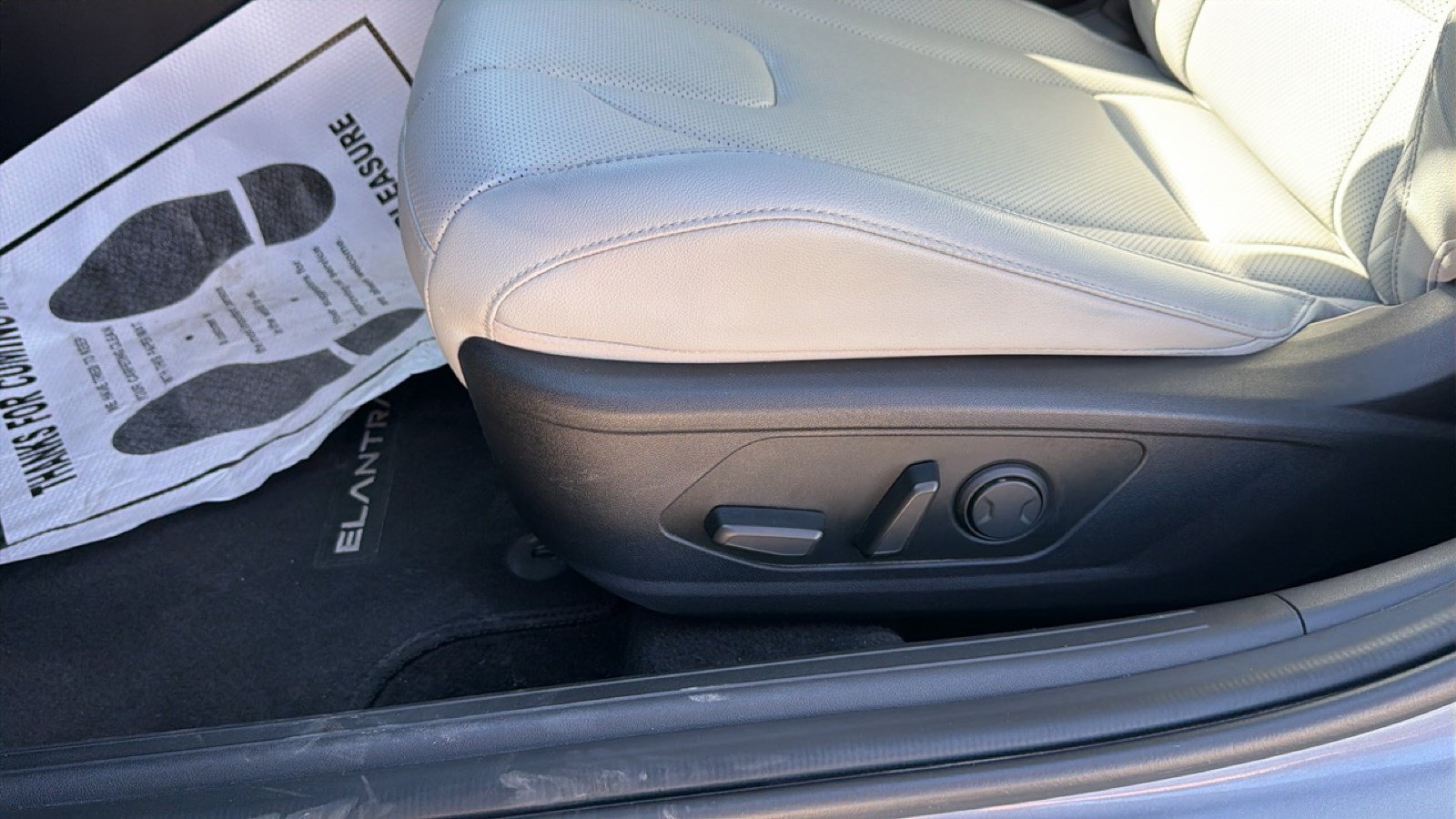 Used 2025 Hyundai Elantra Limited w/ Cargo Package FWD image 11