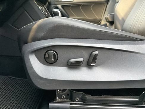 Used 2024 Volkswagen Tiguan SE FWD image 29