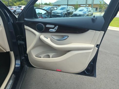 Used 2022 Mercedes-Benz GLC 300 image 35