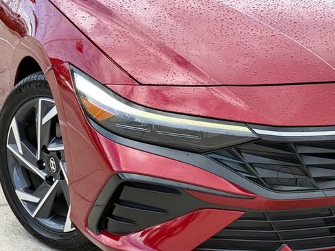Used 2025 Hyundai Elantra SEL FWD image 3