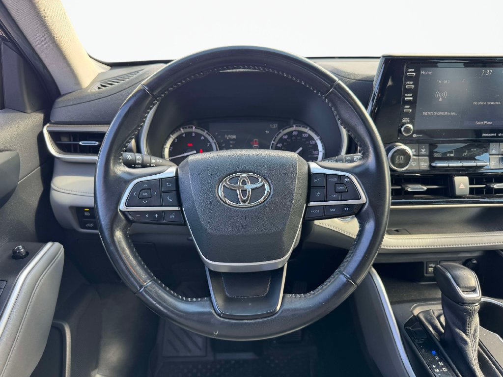 Used 2022 Toyota Highlander XLE AWD/4WD image 15