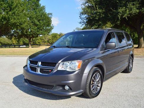 Used 2017 Dodge Grand Caravan SXT w/ Driver Convenience Group FWD image 1