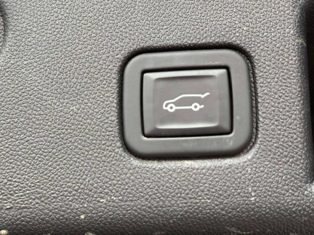 Used 2024 Chevrolet Equinox LT w/ LPO, Floor Liner Package AWD/4WD image 9