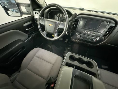 Used 2019 Chevrolet Silverado 2500 W/T AWD/4WD image 9