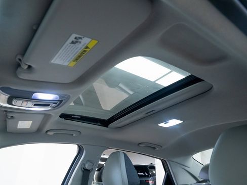 Used 2021 Hyundai Elantra Limited image 16