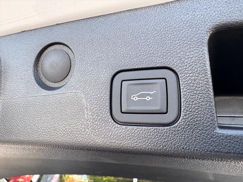 New 2026 Chevrolet Equinox LT w/ Convenience Package II AWD/4WD image 8