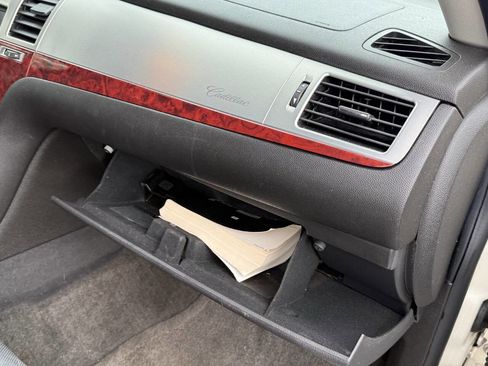 Used 2010 Cadillac Escalade Luxury image 9