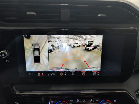 Used 2024 GMC Sierra 2500 AT4X AWD/4WD image 15