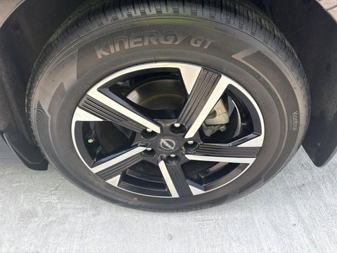 Used 2024 Nissan Sentra SV w/ Trunk Package FWD image 9