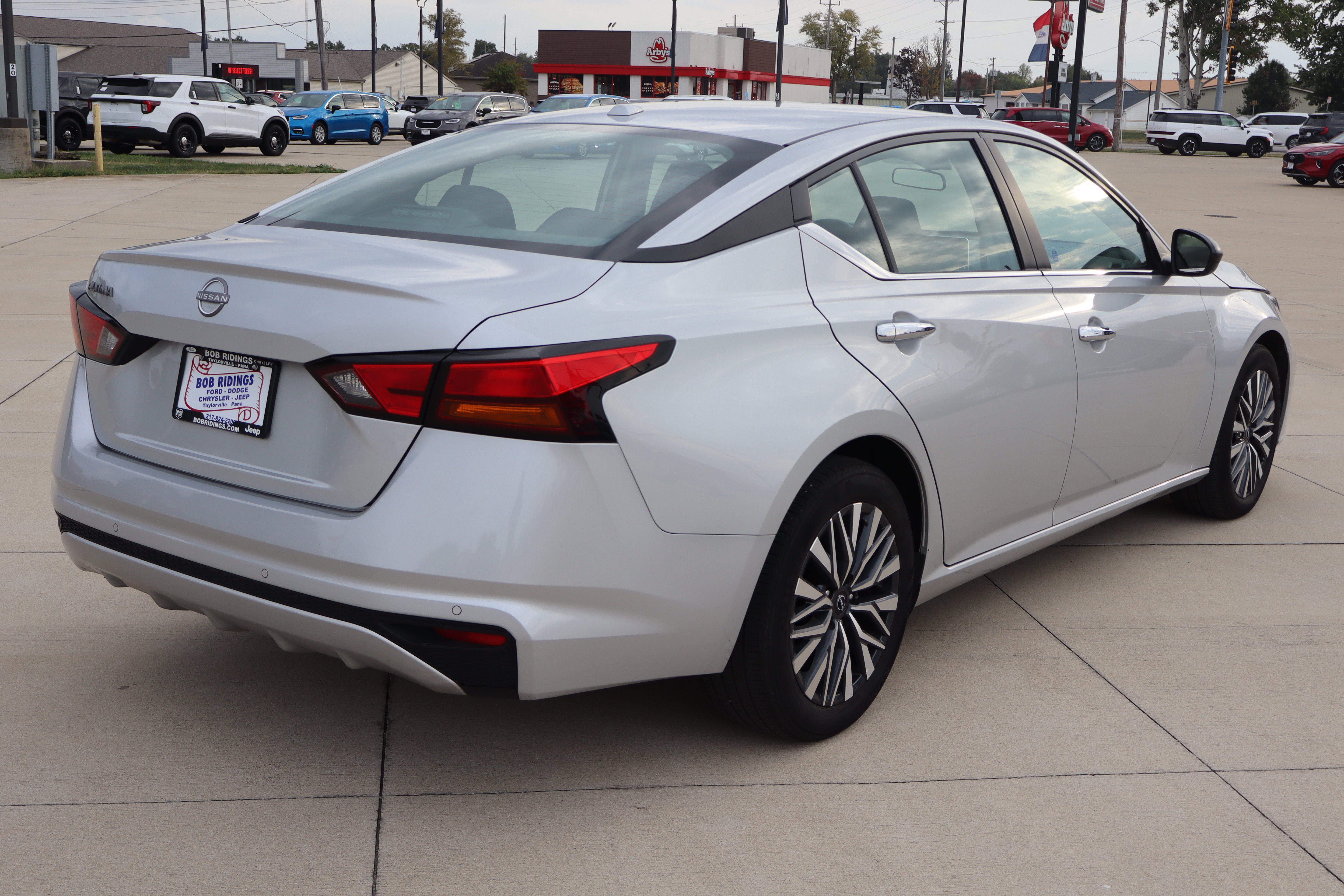 Used 2025 Nissan Altima 2.5 SV FWD image 5