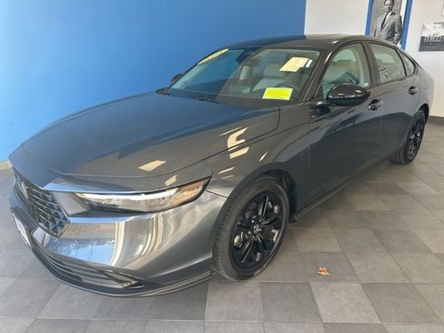 Used 2025 Honda Accord SE image 14