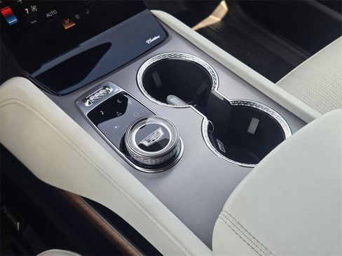 New 2026 Cadillac Vistiq Sport w/ LPO, Floor Liner Package image 21