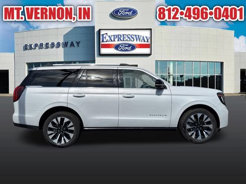 Used 2025 Ford Expedition Platinum w/ Driver's Package AWD/4WD image 4