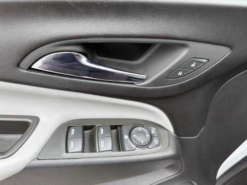 Used 2023 Chevrolet Equinox LS FWD image 8