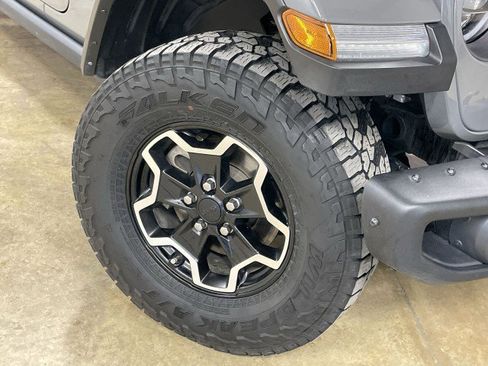 Used 2021 Jeep Gladiator Rubicon image 11