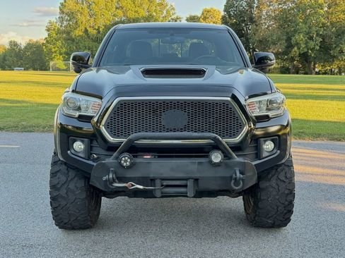 Used 2017 Toyota Tacoma TRD Off-Road w/ Tow Package (A/T) AWD/4WD image 8