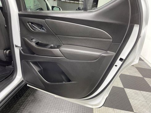 Used 2023 Chevrolet Traverse LT FWD image 14