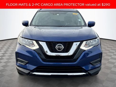 Used 2020 Nissan Rogue SV image 2