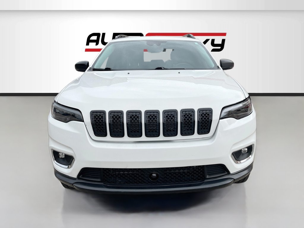 Used 2022 Jeep Cherokee Latitude w/ Trailer Tow Group AWD/4WD image 2