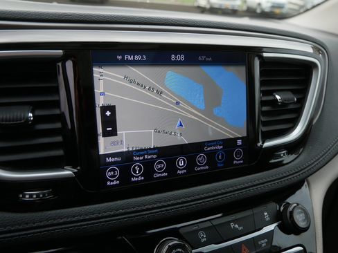 Used 2018 Chrysler Pacifica Limited FWD image 33