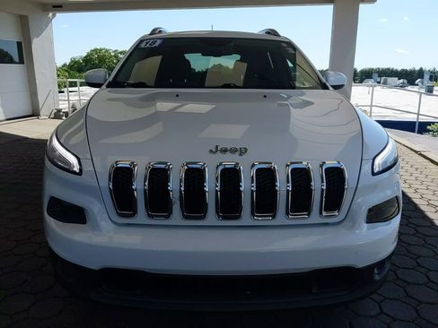 Used 2018 Jeep Cherokee Latitude Plus w/ Comfort/Convenience Group AWD/4WD image 2