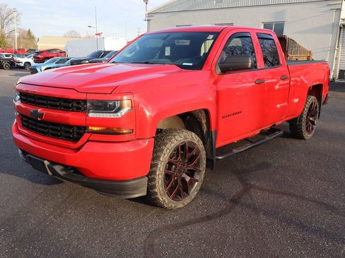 Used 2017 Chevrolet Silverado 1500 Custom w/ Custom Convenience Package image 2