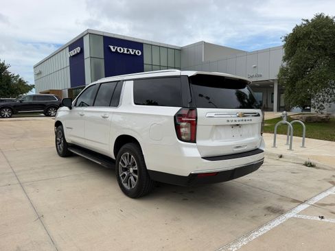 Used 2021 Chevrolet Suburban LT w/ LT Signature Package RWD image 4